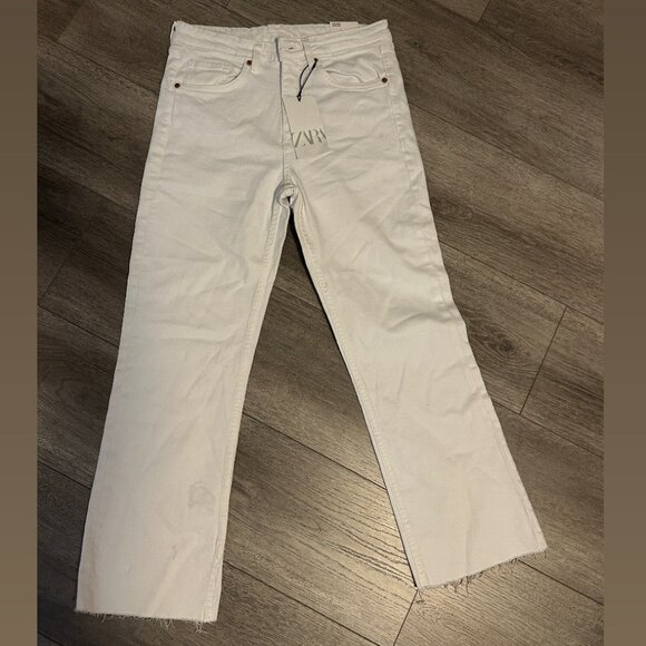 ZARA White High-Rise Crop Flare Jeans US 6 (Tags Attached) - Picture 1 of 3